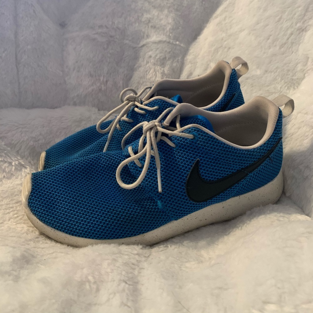 Blue Nike Roshes